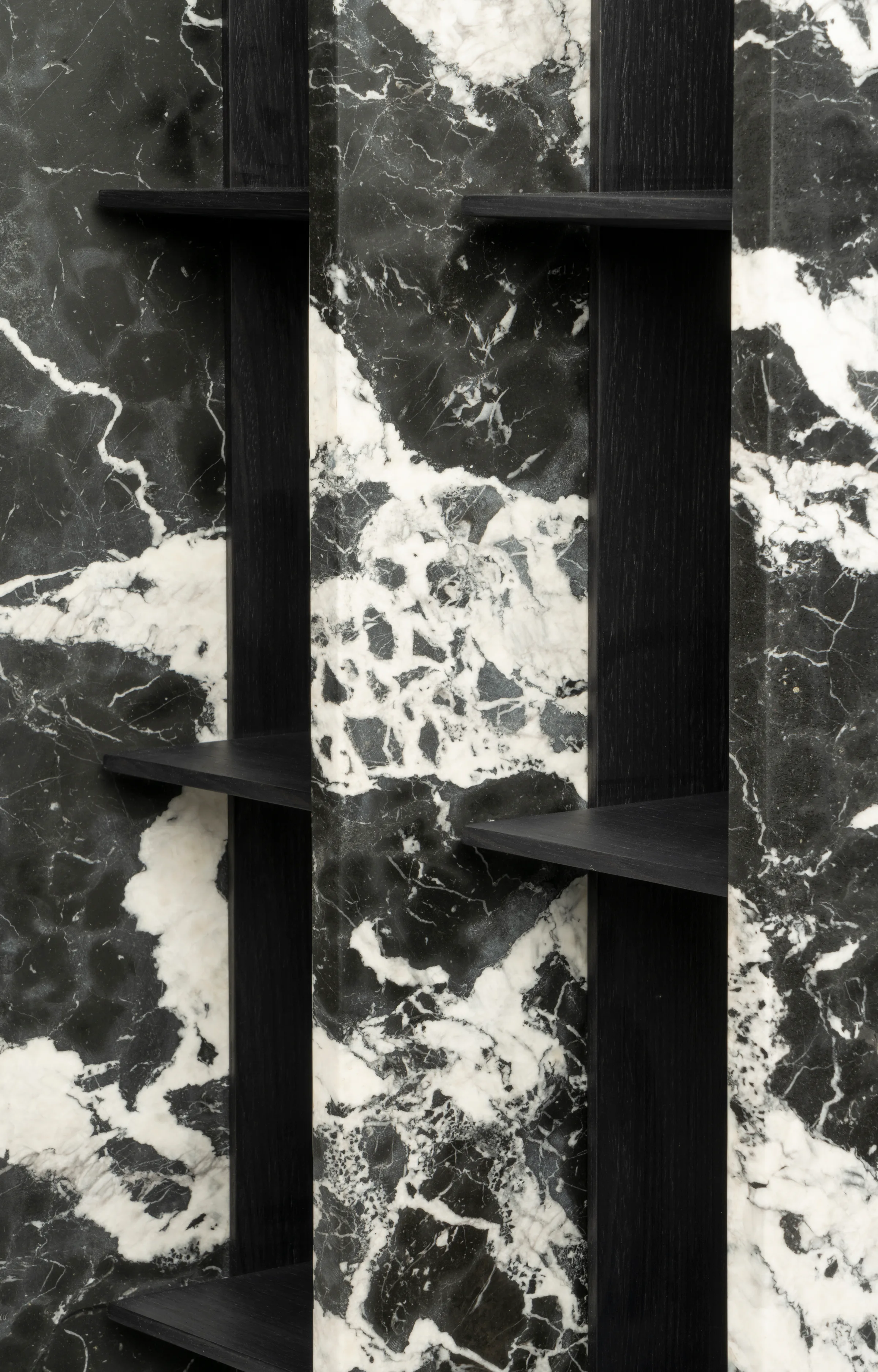 Aderung der Edge Steinregale im Detail