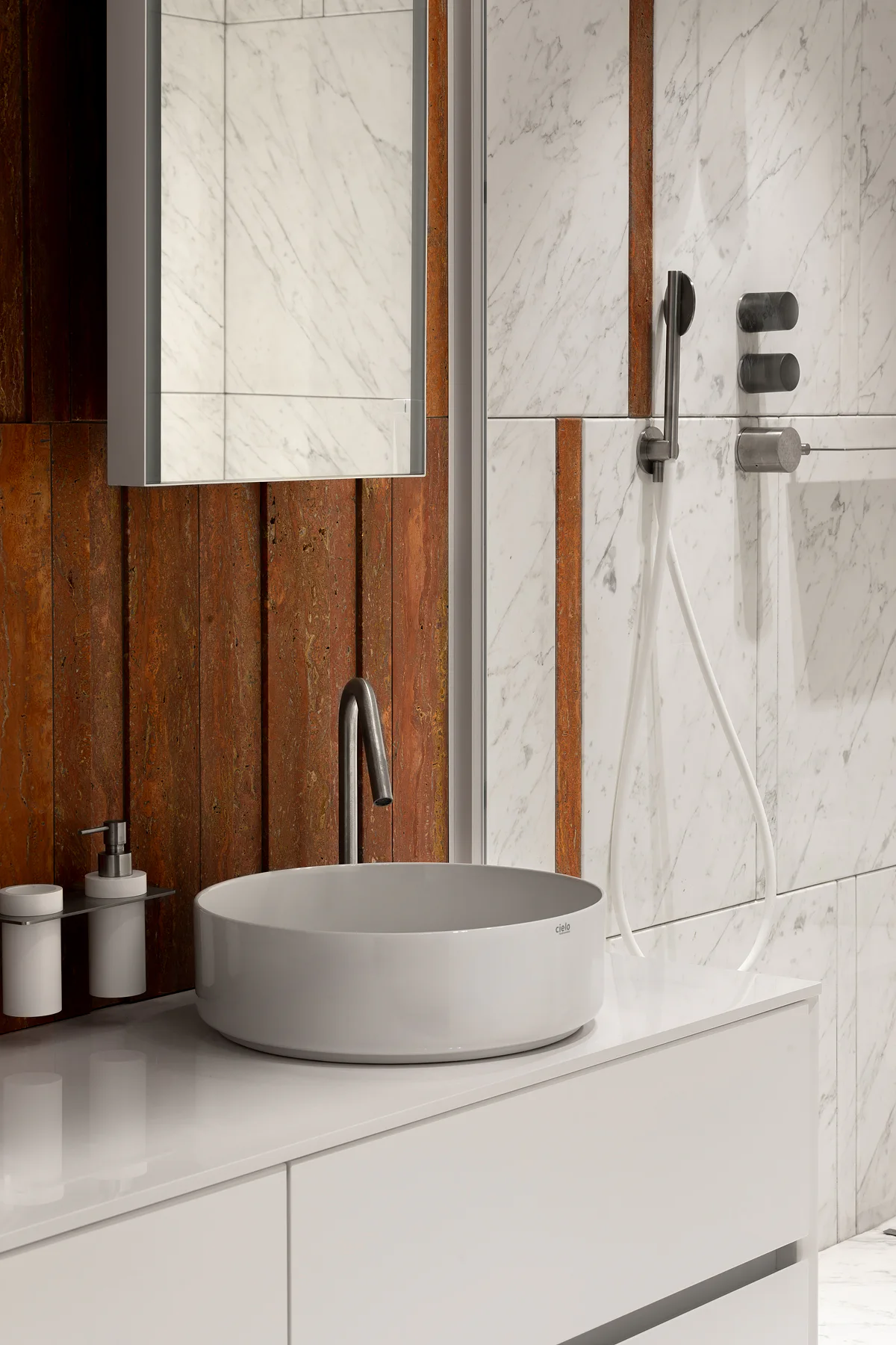 Stone vanity top and veined wall junction